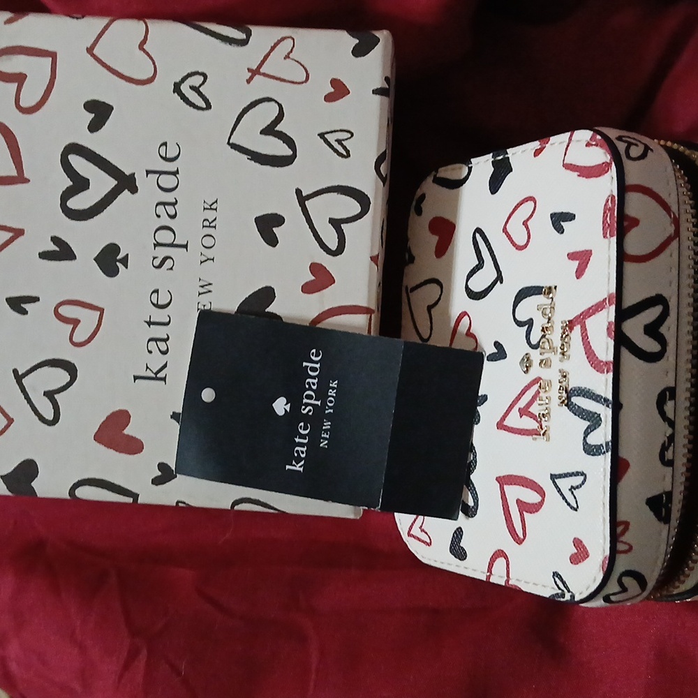 Kate Spade Staci Boxed Jewelry Holder with Hearts 🖤 ~ NWT - Picture 2 of 4